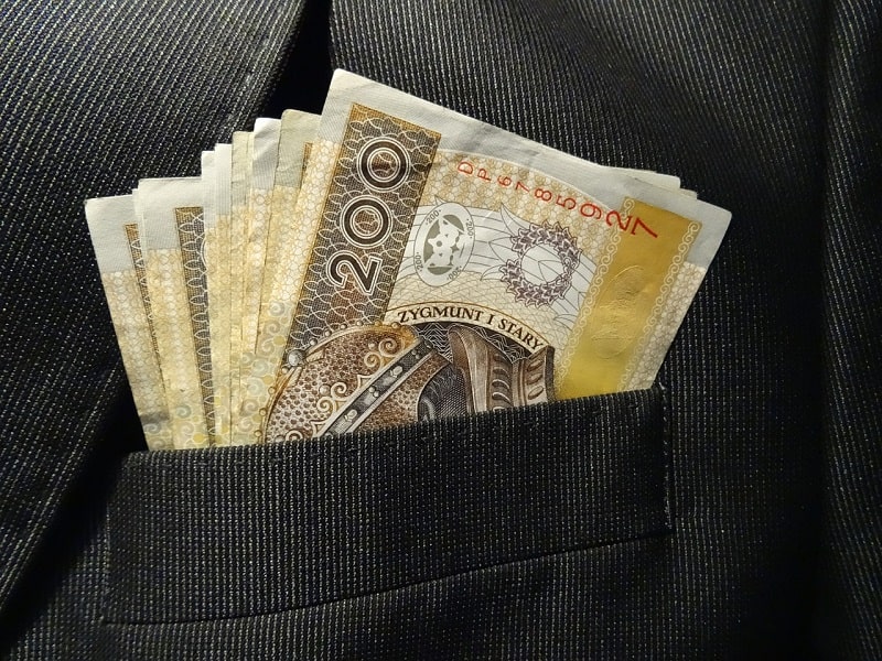 Jak poprawnie wybrać bank, oferujący usługę moneyback?