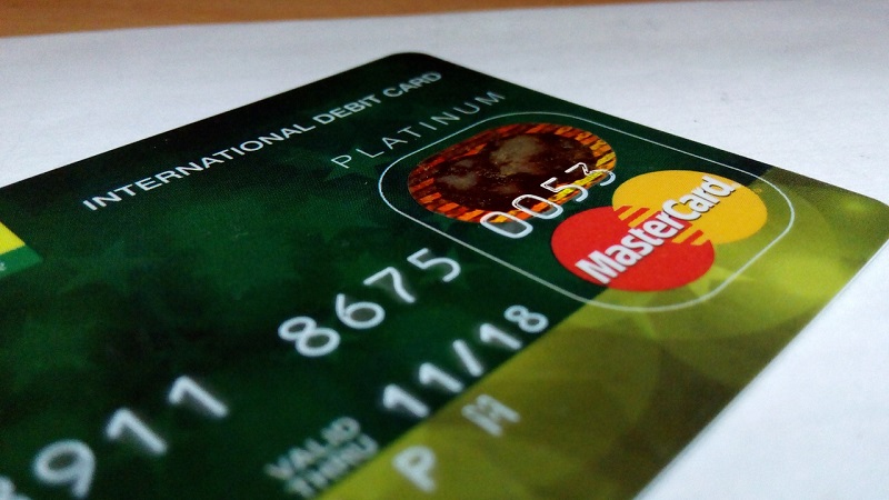 W jakich krajach bardziej opłaca się podróżować z Visa, a w jakich z MasterCard?